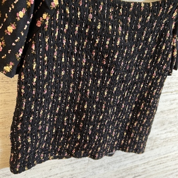 SO Junior’s Floral off the shoulder Top - Picture 5 of 5